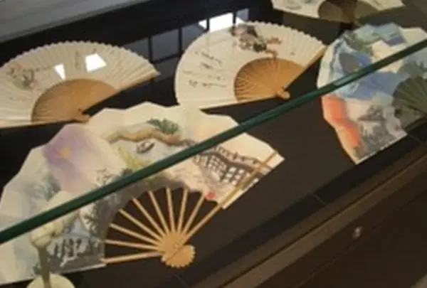 伝統工芸品「高島扇骨」の展示も