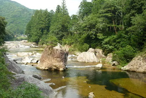 天然記念物「馬ノ背岩」