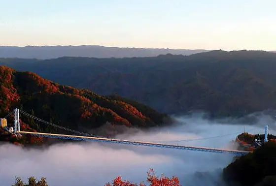 吊り橋と雲海