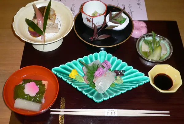 お雛さまの季節なら”雛御膳”