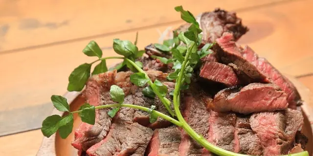色んなお肉食べるよ！( ・`ω・´)９
