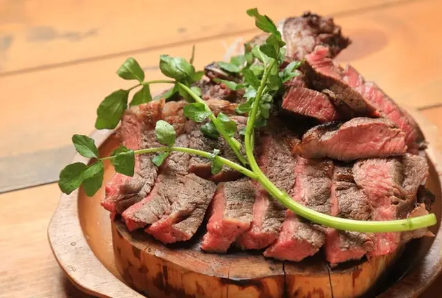色んなお肉食べるよ！( ・`ω・´)９