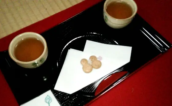 お茶とお菓子付き！