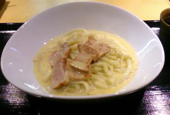 「カルボナーラうどん」