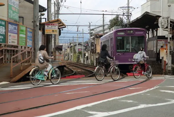 「蚕ノ社（かいこのやしろ）駅」