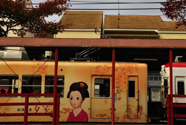 井筒八つ橋「夕子さん」バージョン電車