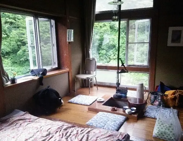 囲炉裏のある角部屋