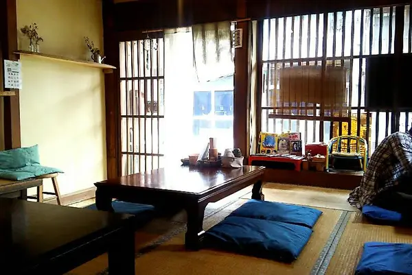 格子戸の光がキレイです