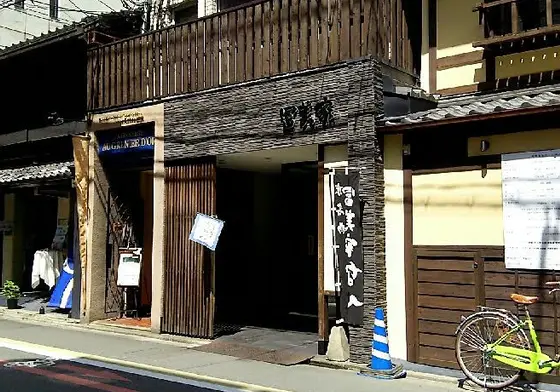 錦小路商店街からすぐ
