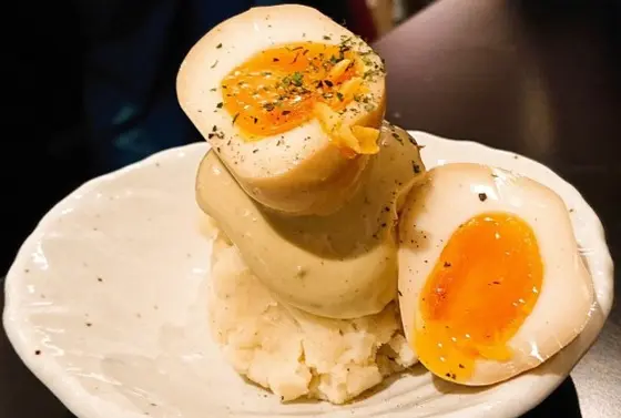 カニ味噌と半熟味玉のポテサラ 400円