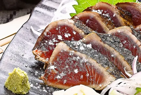 藁焼き鰹の焼切り塩たたき