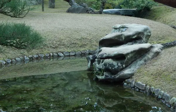 見返り獅子