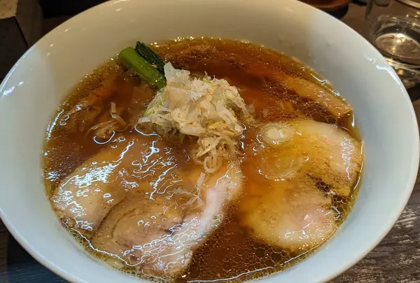 おすすめは醤油チャーシュー麺