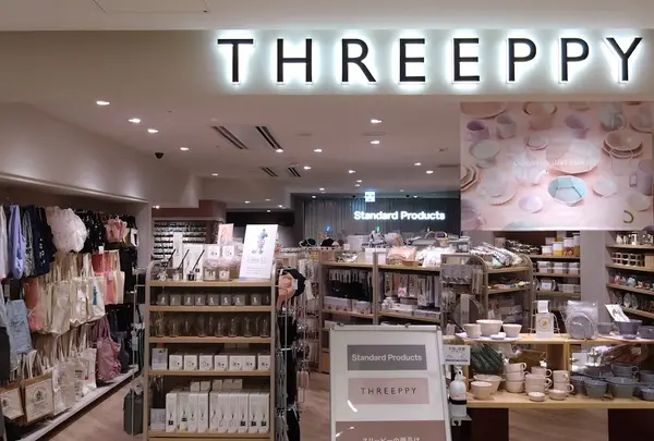 ＴＨＲＥＥＰＰＹ ヤエチカ店