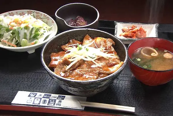 群馬名物 麦豚丼の上州亭/みなみ 高崎下小鳥店