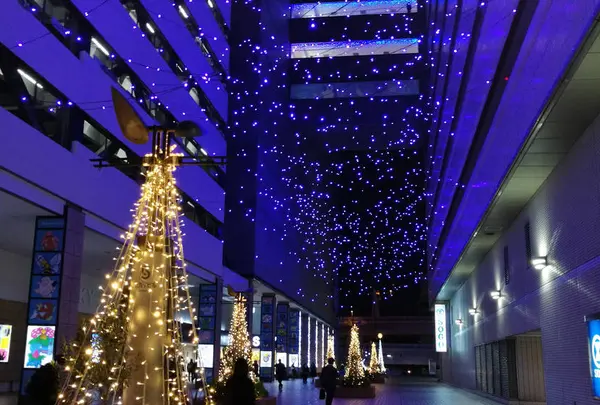 横浜駅東口はまテラス