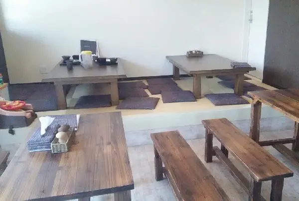 シックで雰囲気のよい店内