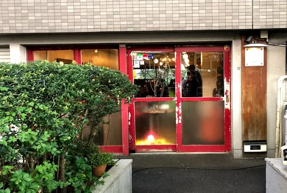 目印は赤いドア