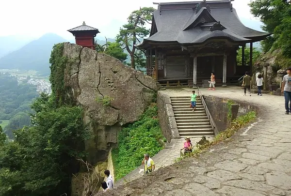 宝珠山立石寺