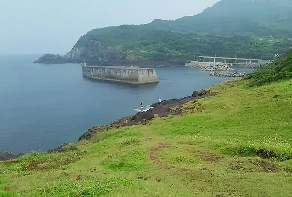 鳥居を抜けた先には