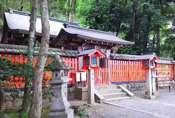 2柱の神さまが並んで鎮座
