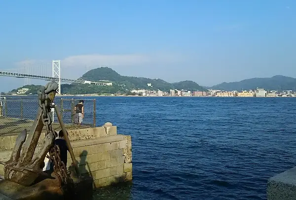 神宮の前の海峡守護の「碇」