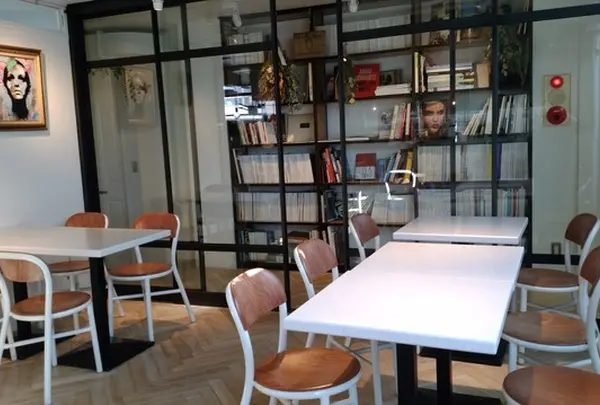 twiggy. cafe