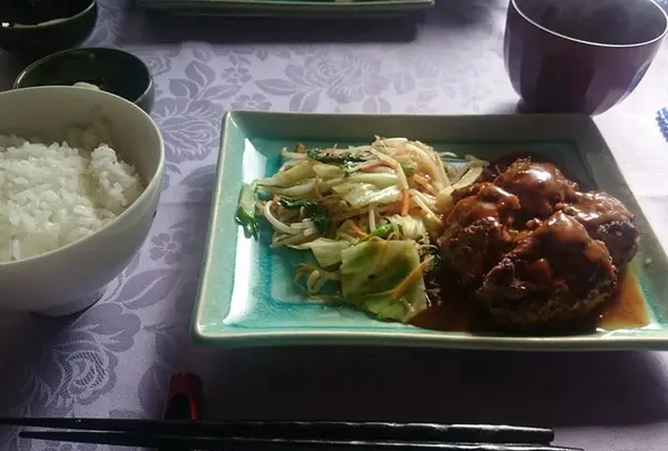 淡路鶏や淡路牛をランチならではの値段で
