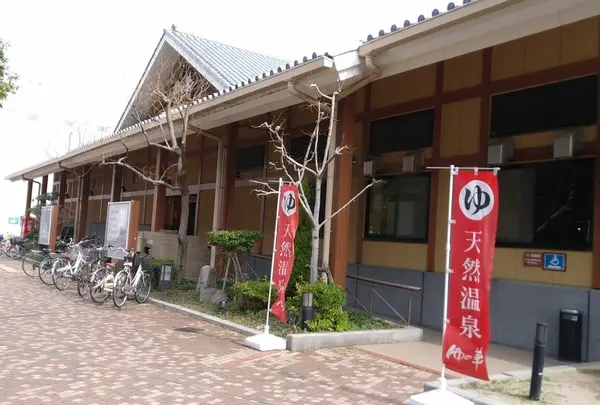 天神からワンメーターで行ける日帰り温泉。天然温泉です。ただ、規模はそれほど大きくないので長い時間滞在する場所ではないので、ちょっと温泉やサウナを楽しみたい時に。