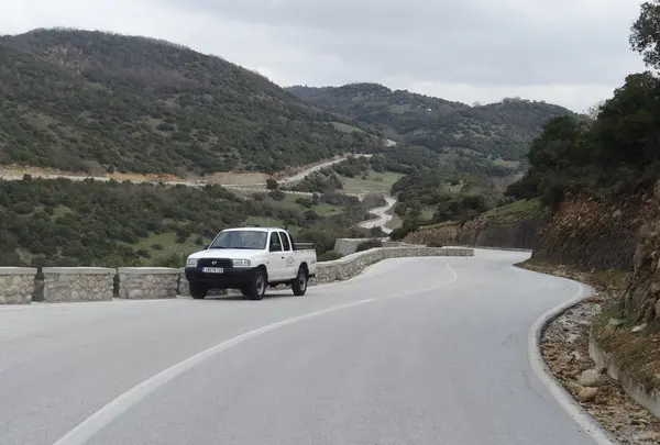 奇岩群の移動は普通に道路があります！