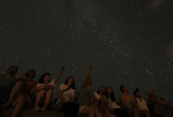 夜は満天の星空