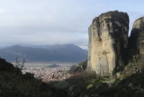 メテオラ（METEORA,METEΩPA）