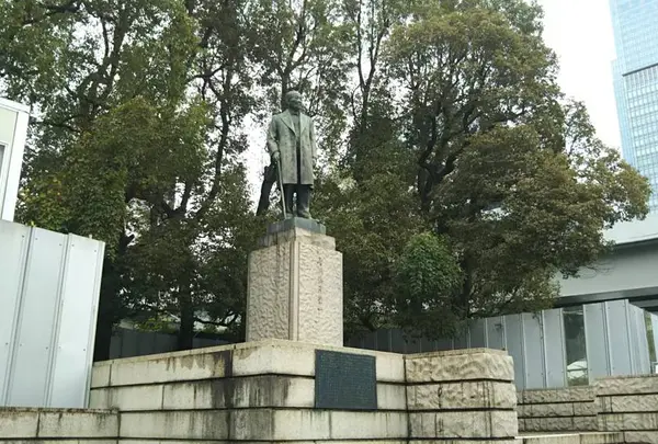 渋沢栄一像