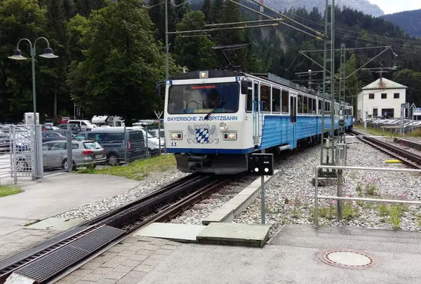 Hausberg  Bahnhof Zahnbahn