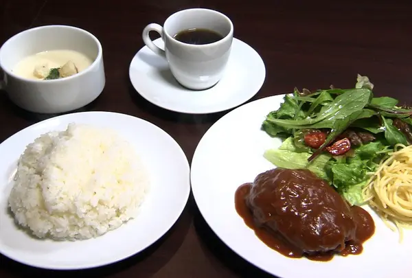 あか牛と黒豚のハンバーグ