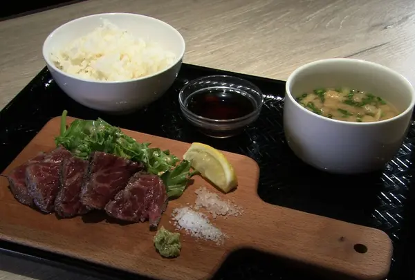 KANBE厳選赤身ステーキ定食