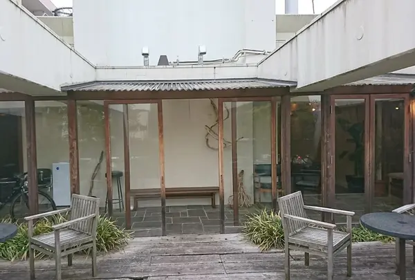 季節の良い頃にはオープンテラスでひとときを過ごしたくなります！
