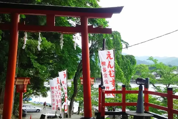境内から大堰川が望めます