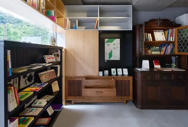 Books under Hotchkiss