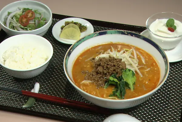 そばセットランチ（サラダ･杏仁豆腐付き)