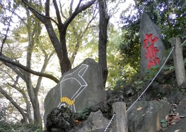 石段左側の上
