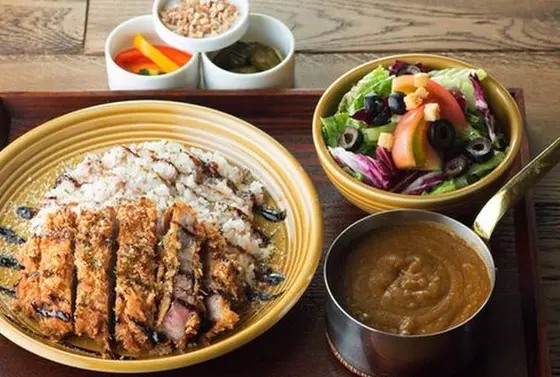 絶品カツカレーがオススメ