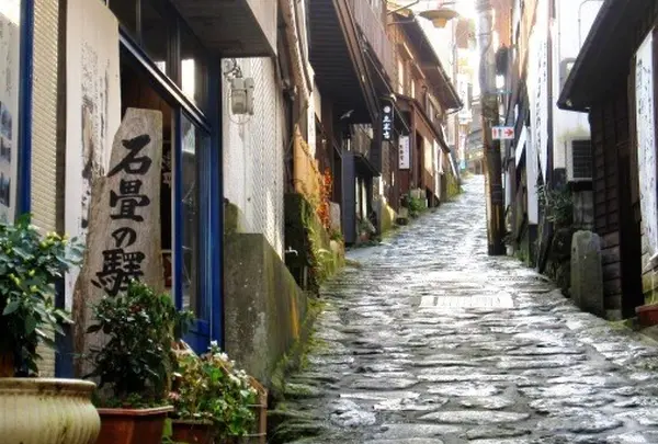 湯平温泉石畳・源泉