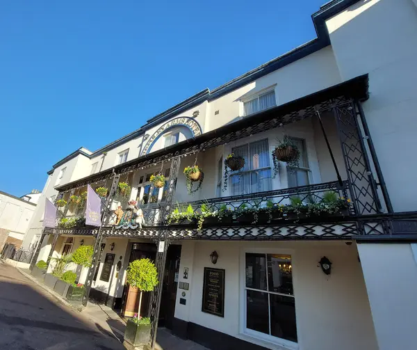 フォーリー アームズ ホテル（The Foley Arms Hotel）