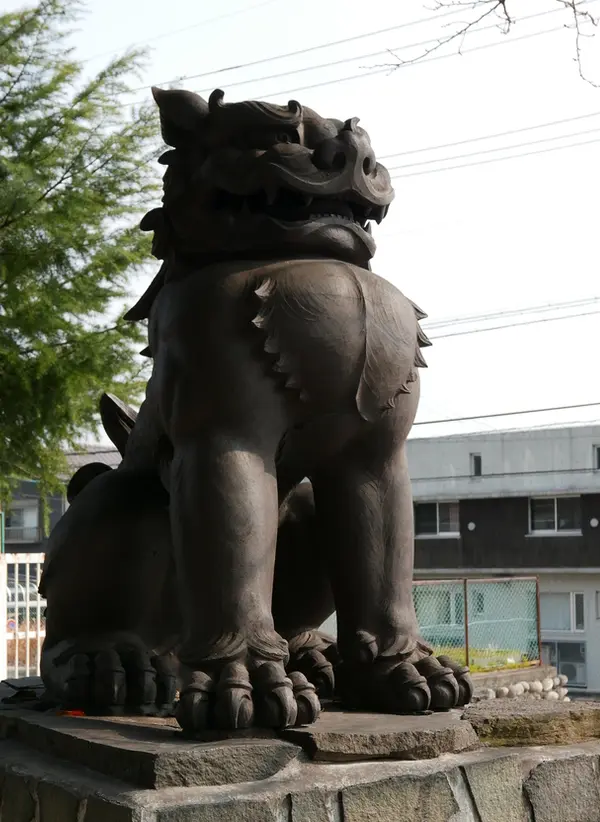 予想を超える巨大狛犬