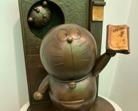 高岡銅器のドラえもん