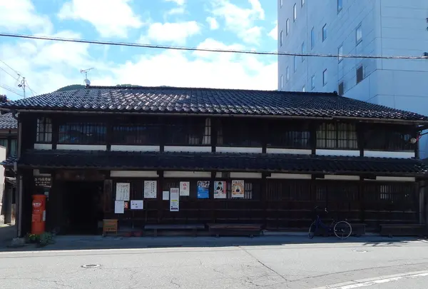 鶴来横町うらら館