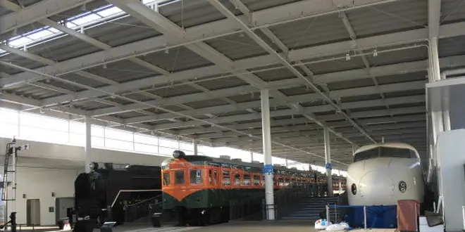 京都鉄道博物館で「見て」「さわって」「楽しんで」