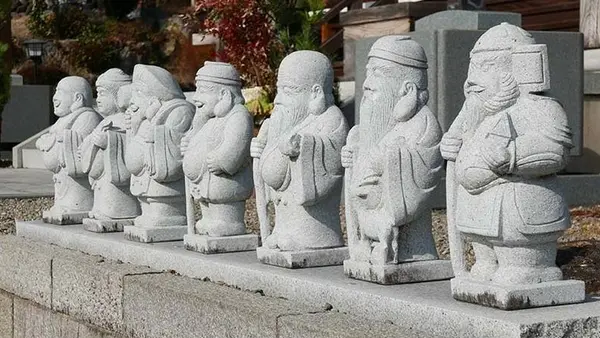 ズラリ並ぶ七福神