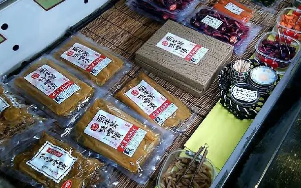 名物の「菊牛蒡味噌漬け」